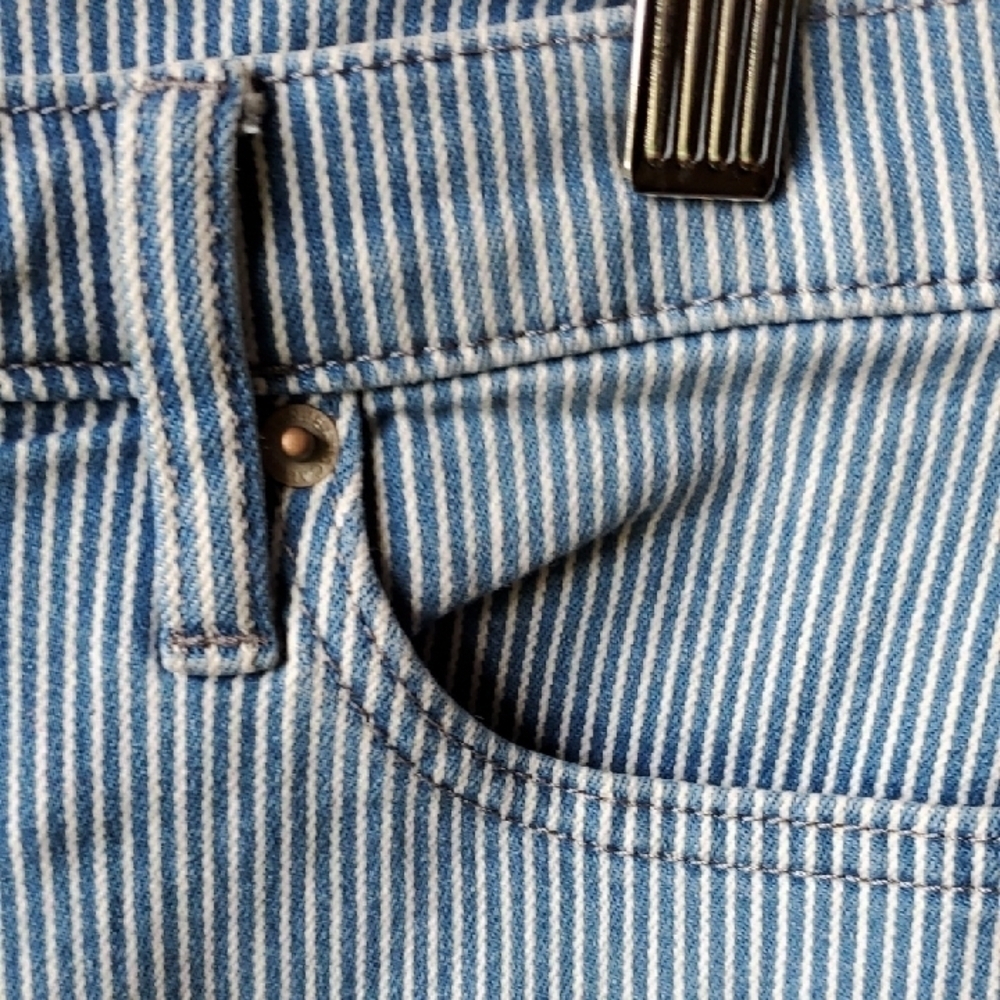 Calvin Klein Blue Pinstripe Jean Shorts Casual Denim Style - Picture 4 of 11